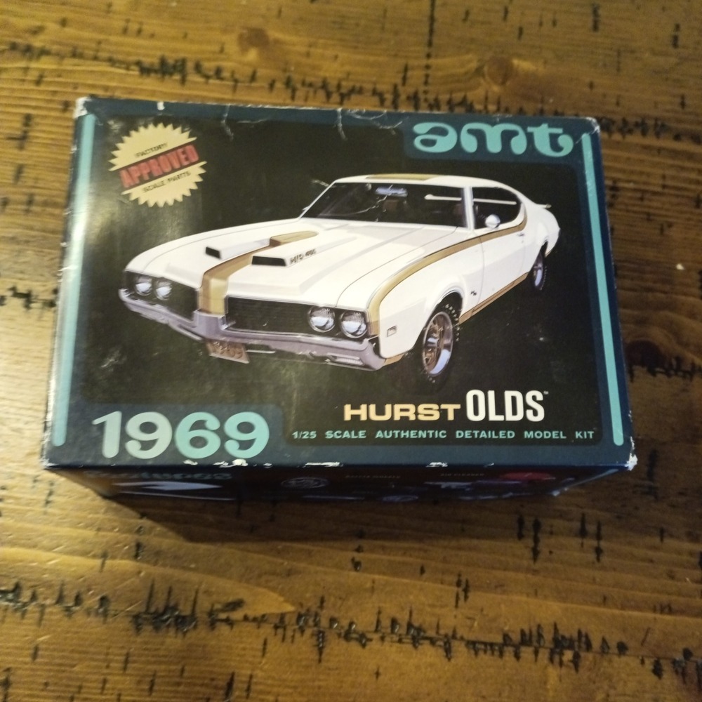 AMT 1969 Hurst Olds 1/25 Model Kit AMT703/12 Vintage Muscle Car NOS Unbuilt